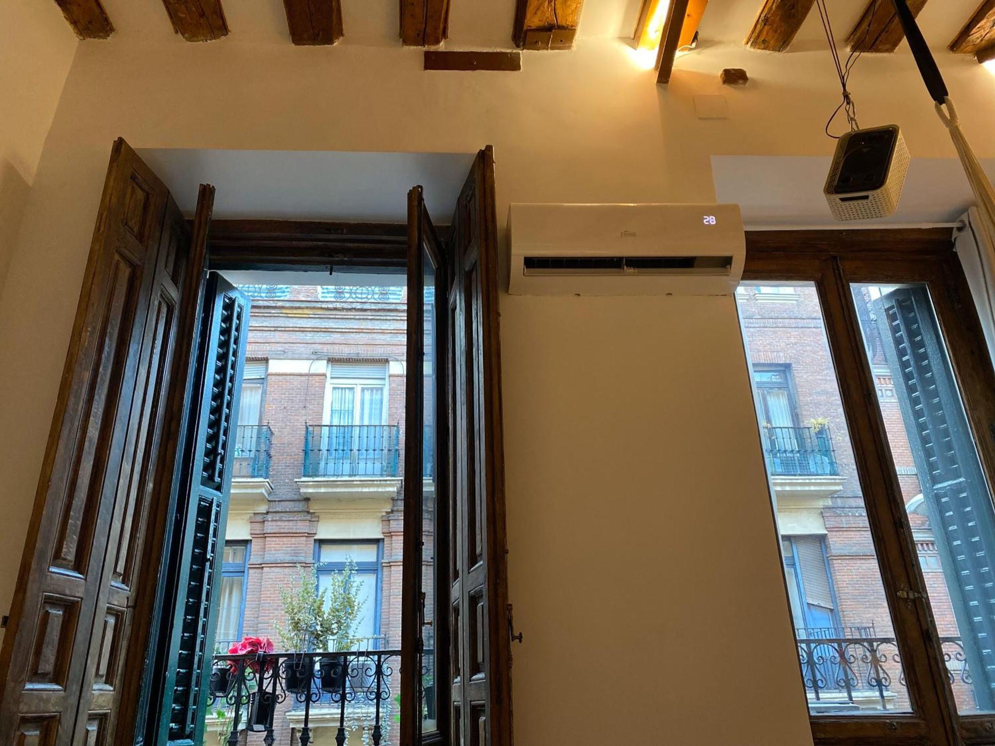 Hortaleza 4, Preciso Estudio En Chueca Junto A La Gran Via De Мадрид Экстерьер фото