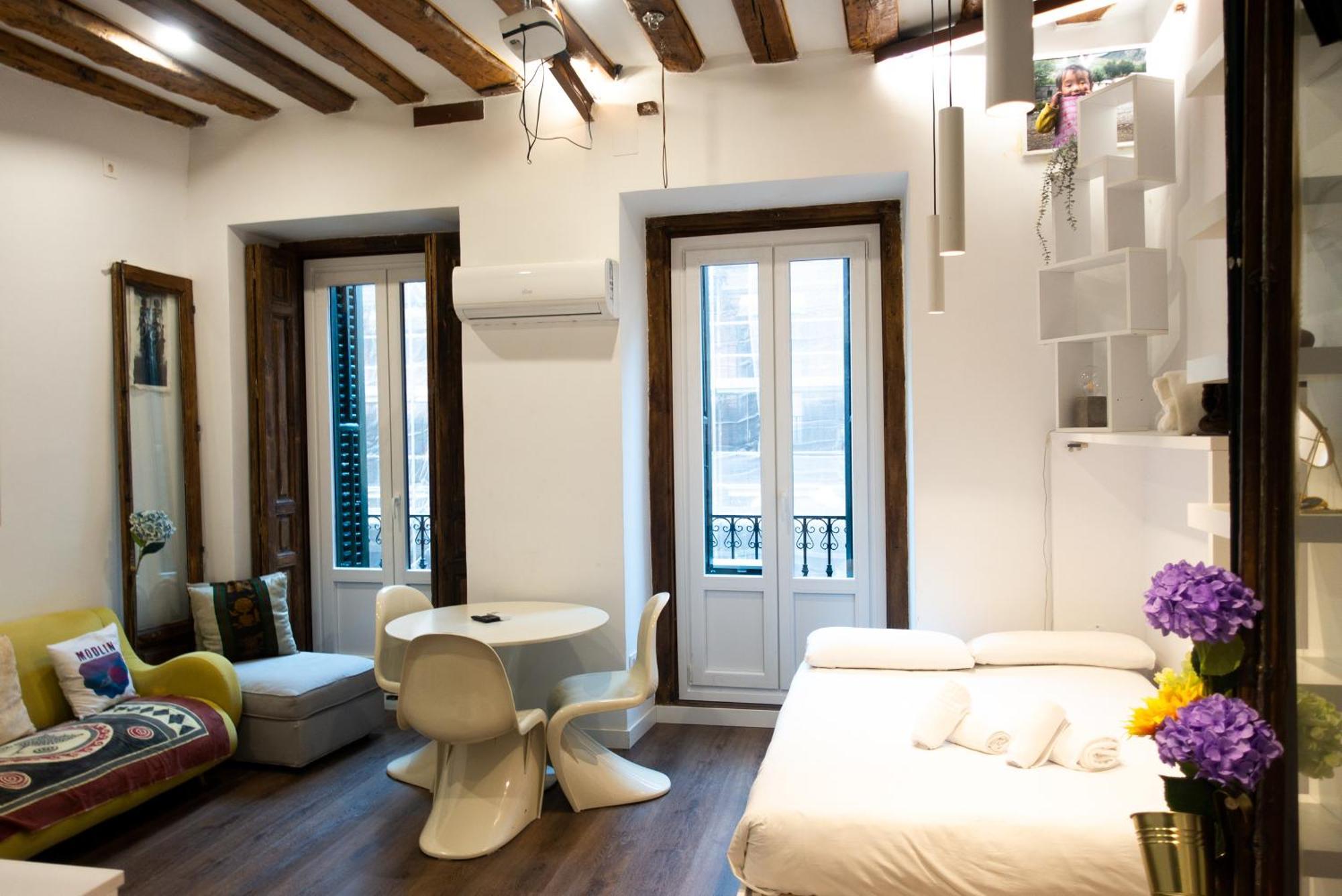 Hortaleza 4, Preciso Estudio En Chueca Junto A La Gran Via De Мадрид Экстерьер фото